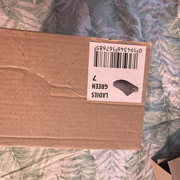 Buckle Clogs - Time & Tru - Green color - New in Box - Picture 4 of 5